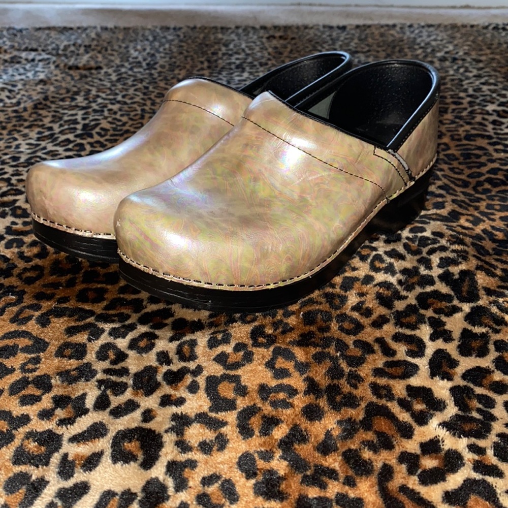 Women’s Dansko Shoes